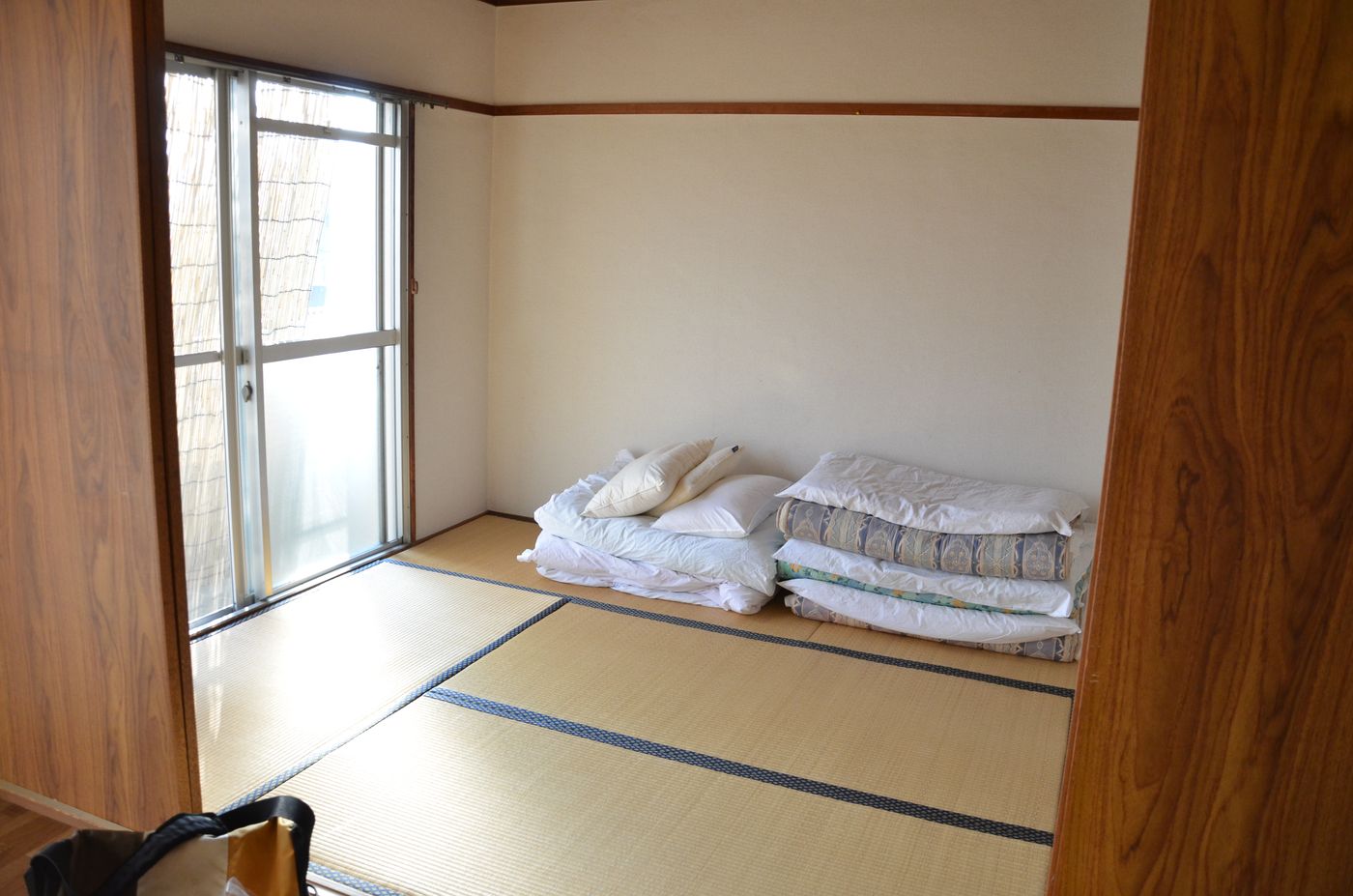 Futon bedding laid out in a calm tatami room